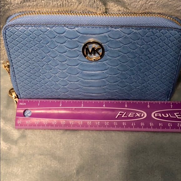 Michael Kors Wristlet Blue - Picture 4 of 7